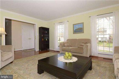 1743 Lockerbie Ln, Vienna, VA 22182 - photo 2