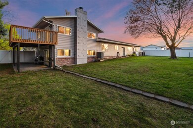 2481 3rd St NE, East Wenatchee, WA 98802 - photo 3