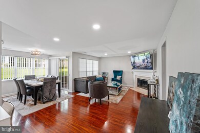 8242 Catbird Cir unit 101, Lorton, VA 22079 - photo 4