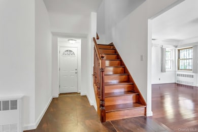 64-04 Utopia Pkwy, Flushing, NY 11365 - photo 3