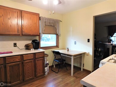 416 S 6th Ave W, Newton, IA 50208 - photo 2