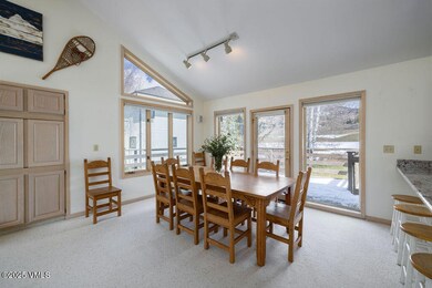 2504_21_shotgun_circle_b_interior_dining