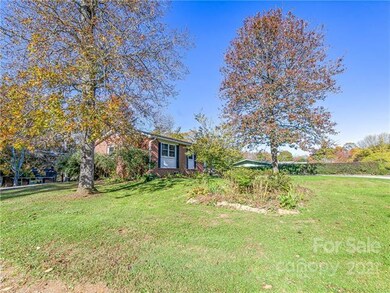 161 Wynnbrook Dr, Hendersonville, NC 28792 - photo 2