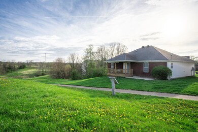 213 Hogan Dr, Frankfort, KY 40601 - photo 4