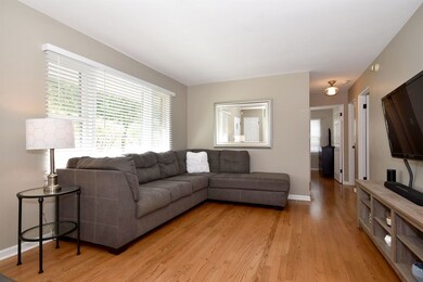 874 S Hillside Ave, Elmhurst, IL 60126 - photo 7