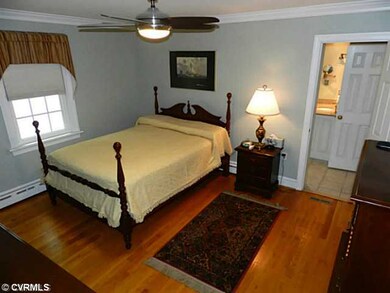Master Bedroom - Ceiling fan, refinished hardwood 
