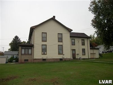 208 Mauch Chunk St, Nazareth, PA 18064 - photo 2