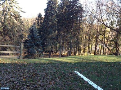 318 Spring Valley Rd, Reading, PA 19605 - photo 3