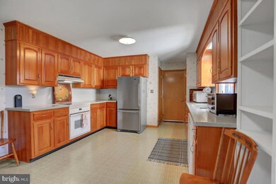 2943 Jefferson Dr, Chambersburg, PA 17201 - photo 6