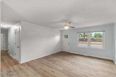 614 Henderson Dr, Jacksonville, NC 28540 - photo 5