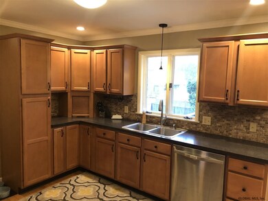 742 Downing St, Schenectady, NY 12309 - photo 4