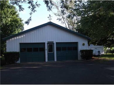 Stable/Barn. Can accommodate up to 4 vehicles.