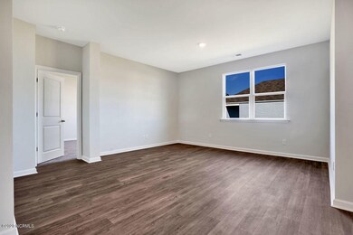 9602LargeOakCourt-04