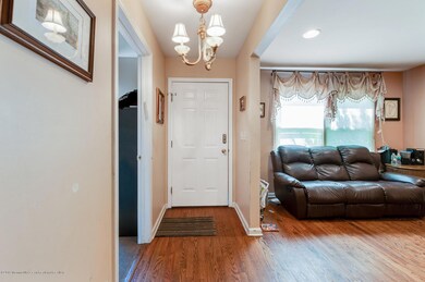 03_03Front_Entry_mls