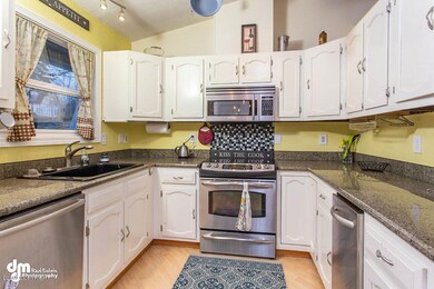 Kitchen_3985-SMALL