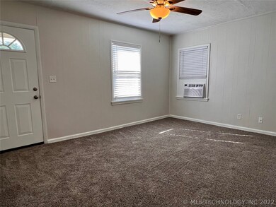 313 N Orphan St, Pryor, OK 74361 - photo 6