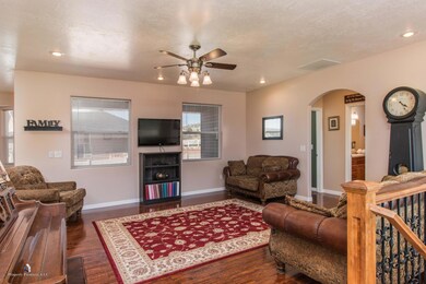 06 - Living Room