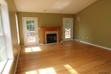 7 Maxwell Dr, Saratoga Springs, NY 12866 - photo 5