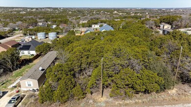 924 Devils River Dr, Granbury, TX 76048 - photo 2