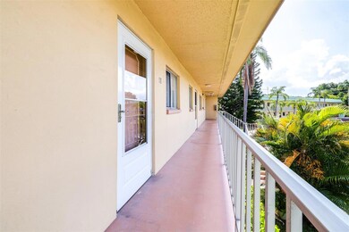 2003 Greenbriar Blvd unit 16, Clearwater, FL 33763 - photo 2