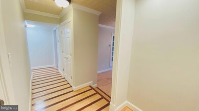 1637 Parkcrest Cir unit 100, Reston, VA 20190 - photo 2