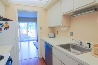 8515 Canterbury Square W, Indianapolis, IN 46260 - photo 6