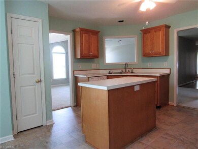 3533 Covent Oak Ct, High Point, NC 27265 - photo 4