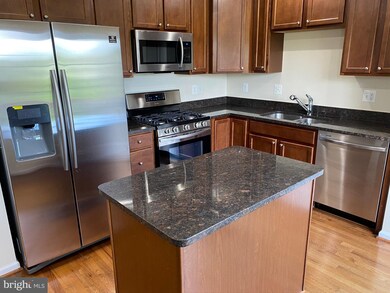 2908 Chinkapin Oak Ln, Woodbridge, VA 22191 - photo 3