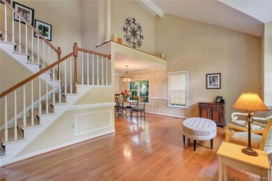 Foyer/Living Room