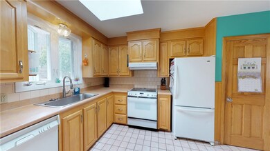 48 Rip Van Winkle Cir, Warwick, RI 02886 - photo 7