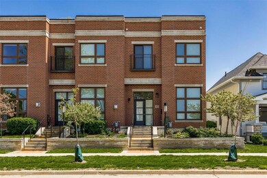 1018 2nd St SE, Cedar Rapids, IA 52401 - photo 2