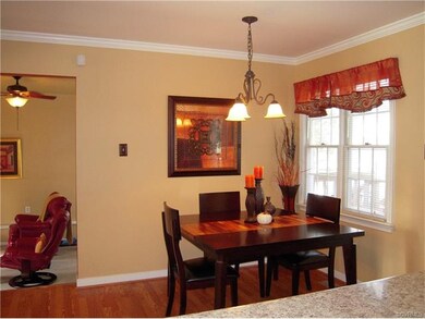 Flex Room easily convenient to Kitchen eating area