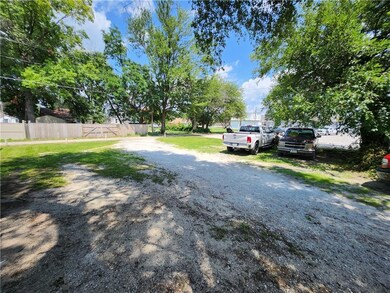 2936 E Walnut St, Des Moines, IA 50317 - photo 7