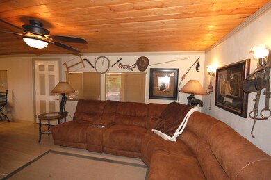 Living room 3