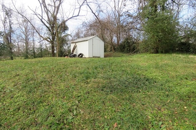 218 Celina St, Livingston, TN 38570 - photo 3