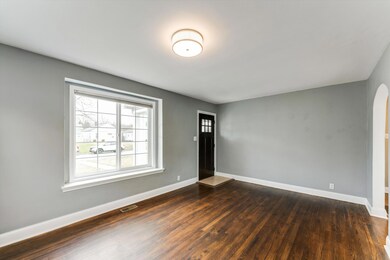 281 E Jeffrey Place, Columbus, OH 43214 - photo 7