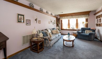 19 Eric Dr (1 of 23)