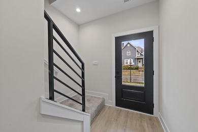 1095 Franklin Ave, Columbus, OH 43205 - photo 2