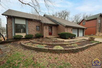 3823 SW Cambridge Ct, Topeka, KS 66610 - photo 2