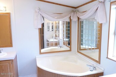 Large Tub and Dual Vanity