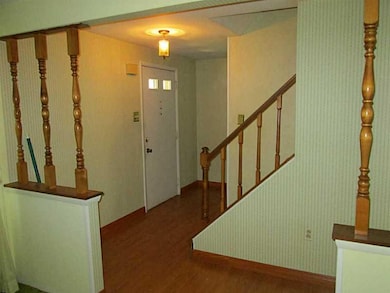 Entry/Foyer.