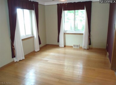 1976 Idlehurst Dr, Euclid, OH 44117 - photo 5