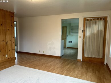 Living Room/Entrance
