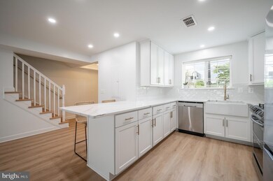 4115 S Four Mile Run Dr unit A, Arlington, VA 22204 - photo 5