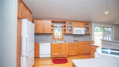 39 Rockcrest Dr, Cranston, RI 02920 - photo 3