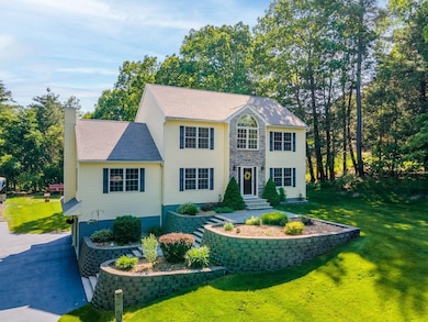 27 Breakneck Rd, Hudson, NH 03051 - photo 2