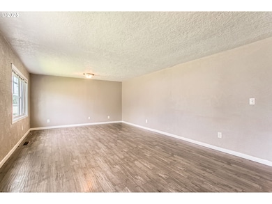 7508 SE Ogden St, Portland, OR 97206 - photo 5