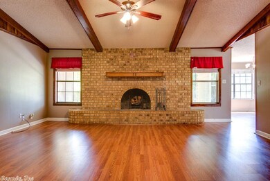 310 Memorial Dr, Wake Village, TX 75501 - photo 5