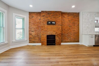 1386 1/2 Neil Ave
