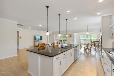01-470 Duggins Point-3